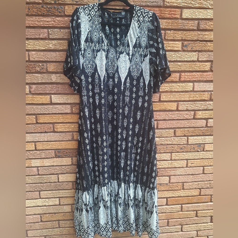 Calessa Large Black & White Design Dress